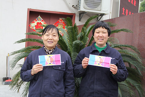 20140313CMD368官网文创园党支部生日慰问园区“美容师”.jpg