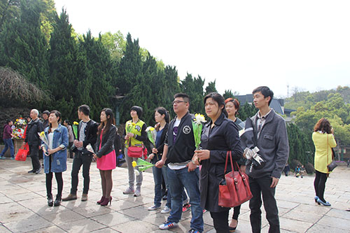 20140328CMD368官网文创园党支部清明节祭扫云居山革命烈士墓 (1).jpg