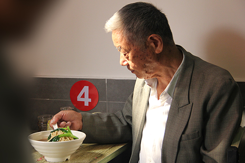 20151021重阳节送长寿面活动4.jpg 20151021重阳节送长寿面活动4.jpg